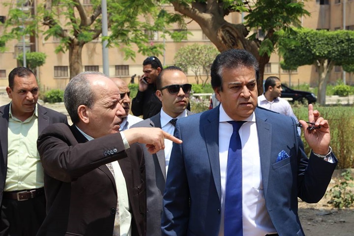 وزير التعليم العالى والبحث العلمى يتفقد مكتب التنسيق الرئيسى للقبول بالجامعات  
