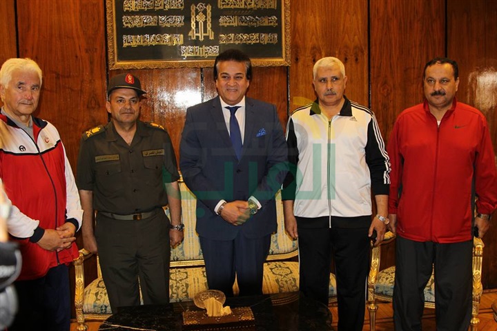 عبد الغفار يزور الكلية الحربية ويشارك الطلاب فى مباريات اليوم الرياضى المشترك 