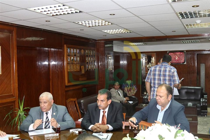 بالفيديو والصور.. محافظ كفرالشيخ يتابع تنفيذ أعمال مصنع الرمال السوداء بالبرلس