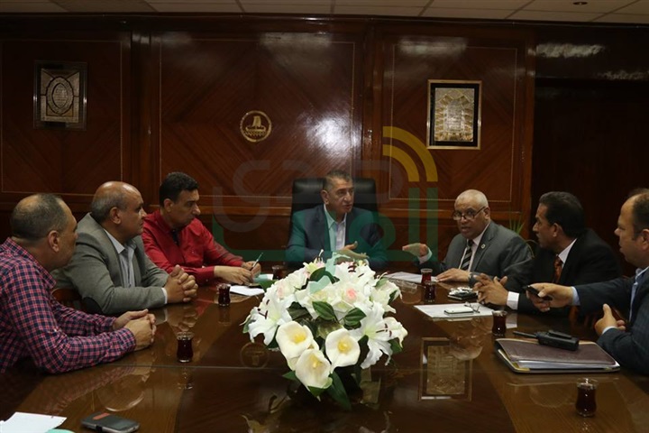 بالفيديو والصور.. محافظ كفرالشيخ يتابع تنفيذ أعمال مصنع الرمال السوداء بالبرلس