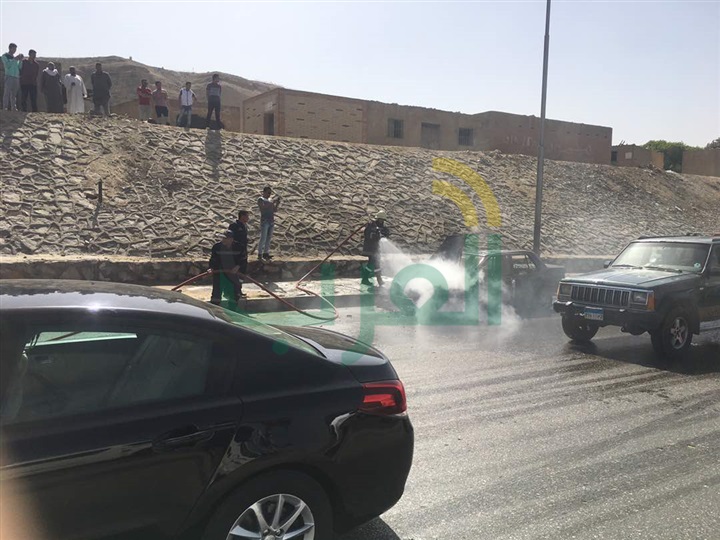 بالصور.. حريق سيارة يتسبب في تكدس المرور بكوبري التونسي