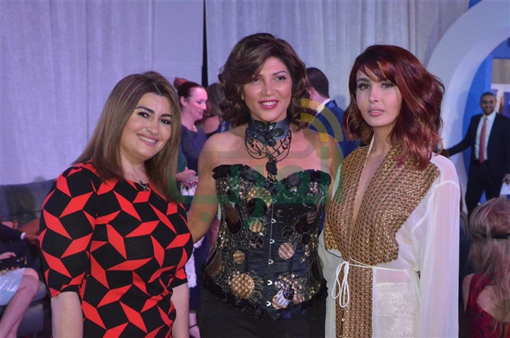 بالصور.. نجوم الفن والمجتمع في أسبوع الموضة بالصور.. نجوم الفن والمجتمع في أسبوع الموضة