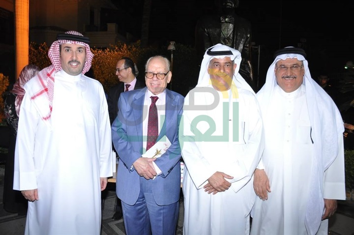 البحرين تكرم أمير الشعراء بنكهة بحرينية خالصة البحرين تكرم أمير الشعراء بنكهة بحرينية خالصة
