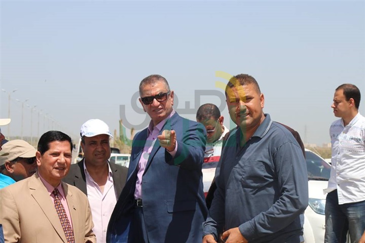 بالصور.. محافظ كفر الشيخ يزرع شجرة ضمن 4000 بطريق بركة غليون