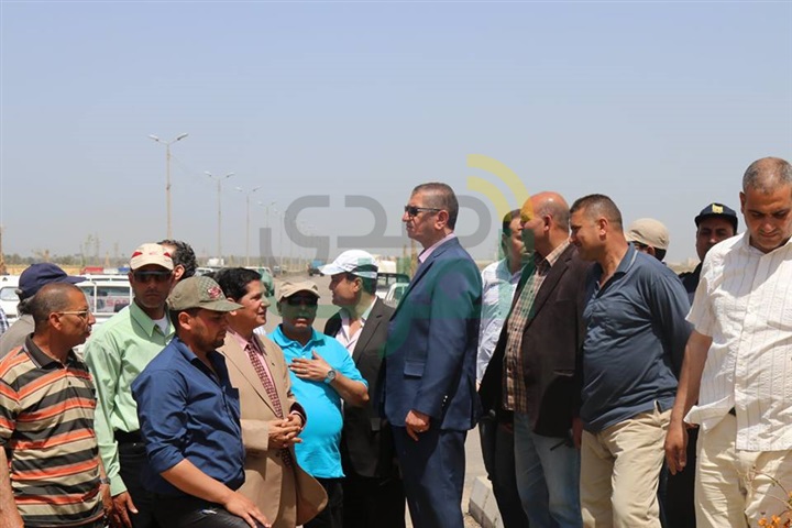 بالصور.. محافظ كفر الشيخ يزرع شجرة ضمن 4000 بطريق بركة غليون
