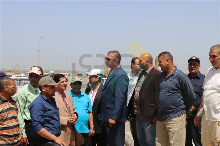 بالصور.. محافظ كفر الشيخ يزرع شجرة ضمن 4000 بطريق بركة غليون