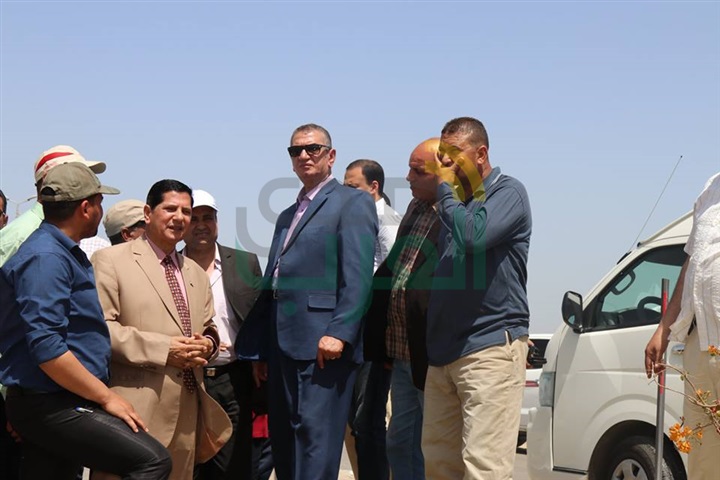بالصور.. محافظ كفر الشيخ يزرع شجرة ضمن 4000 بطريق بركة غليون