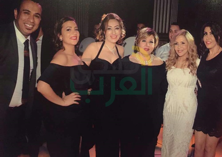 بالصور.. نجوم الفن يحتفلون بزفاف محمد عزمي ودينا السبع بالصور.. نجوم الفن يحتفلون بزفاف محمد عزمي ودينا السبع