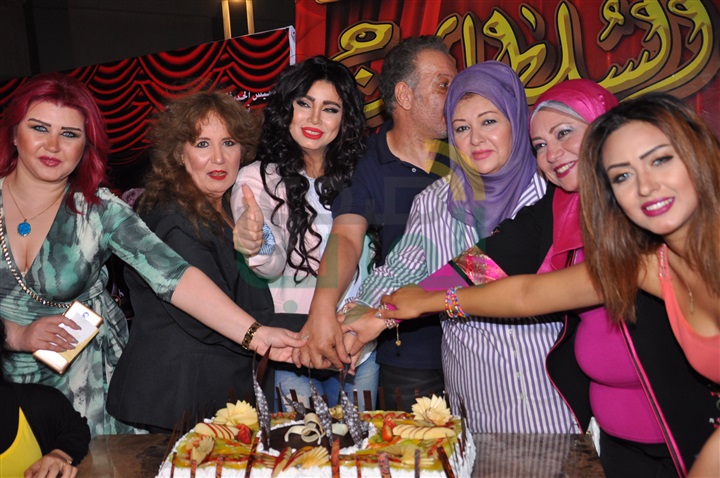 بالصور.. نجمات "حريم السلطانة" يحتفلن بأول عرض مسرحي بالصور.. نجمات "حريم السلطانة" يحتفلن بأول عرض مسرحي