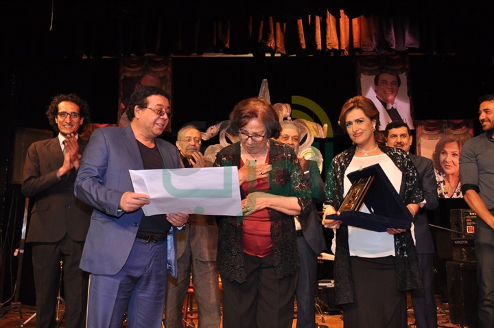 بالصور.. تكريمات نجوم المسرح الكبار بمهرجان جمعية "iti" المصرية