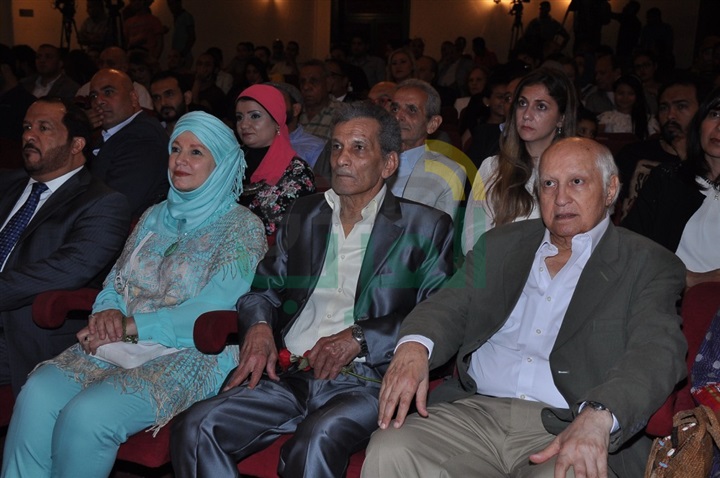 بالصور.. تكريمات نجوم المسرح الكبار بمهرجان جمعية "iti" المصرية