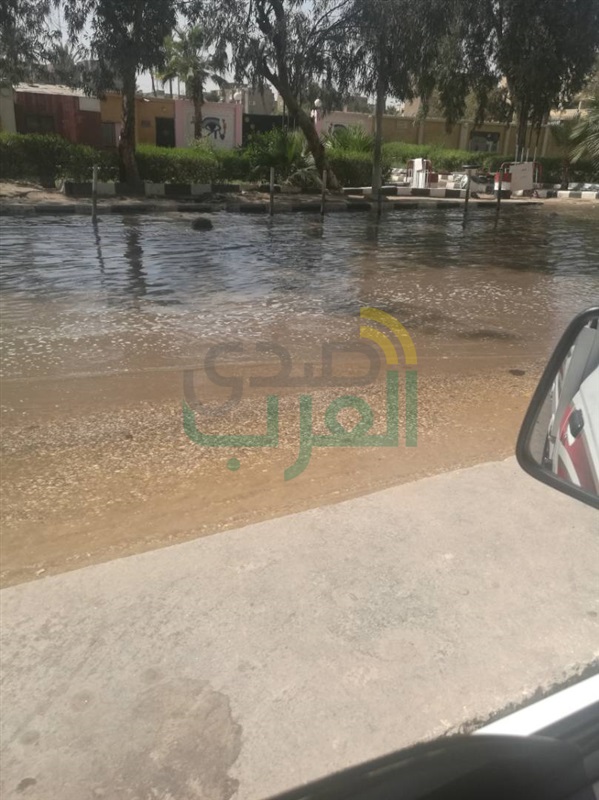  كسر ماسورة مياه يتسبب في كثافات مروريه بـ"حدائق القبه"