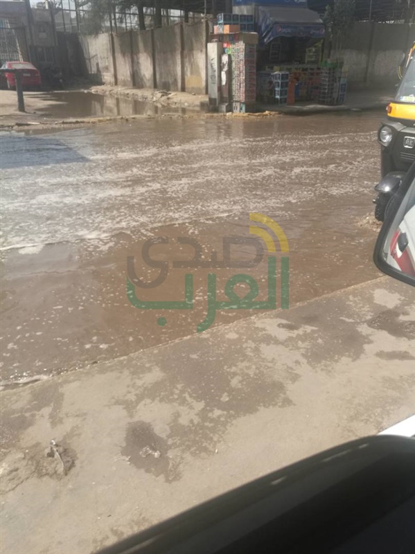  كسر ماسورة مياه يتسبب في كثافات مروريه بـ"حدائق القبه"