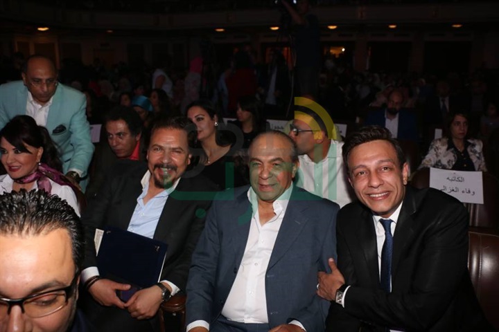 بالصور.. تكريم نجوم الفن و الرياضة المشاهير في حفل تخرج طلاب طيبة ٢٠١٧ بالصور.. تكريم نجوم الفن و الرياضة المشاهير في حفل تخرج طلاب طيبة ٢٠١٧