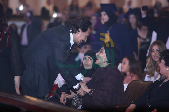 بالصور.. تكريم نجوم الفن و الرياضة المشاهير في حفل تخرج طلاب طيبة ٢٠١٧ بالصور.. تكريم نجوم الفن و الرياضة المشاهير في حفل تخرج طلاب طيبة ٢٠١٧