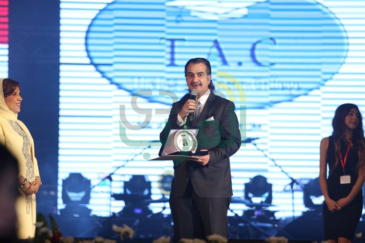 بالصور.. تكريم نجوم الفن و الرياضة المشاهير في حفل تخرج طلاب طيبة ٢٠١٧ بالصور.. تكريم نجوم الفن و الرياضة المشاهير في حفل تخرج طلاب طيبة ٢٠١٧