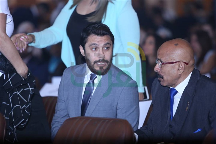 بالصور.. تكريم نجوم الفن و الرياضة المشاهير في حفل تخرج طلاب طيبة ٢٠١٧ بالصور.. تكريم نجوم الفن و الرياضة المشاهير في حفل تخرج طلاب طيبة ٢٠١٧