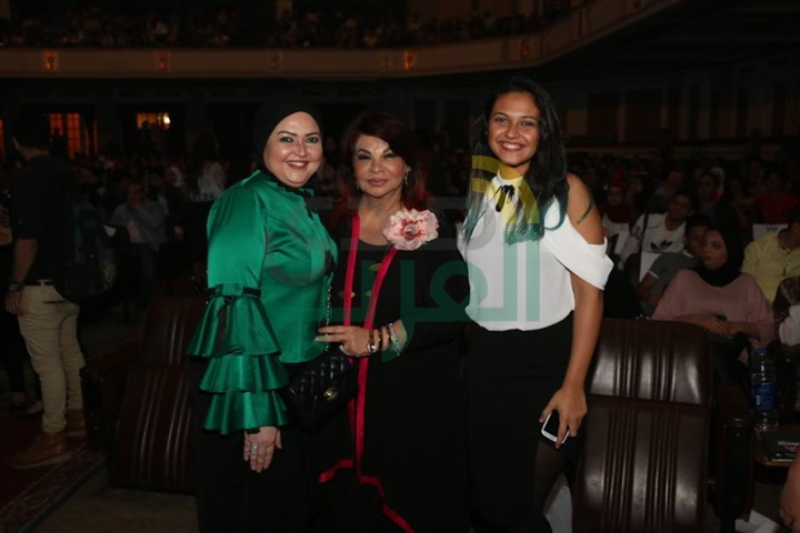 بالصور.. تكريم نجوم الفن و الرياضة المشاهير في حفل تخرج طلاب طيبة ٢٠١٧ بالصور.. تكريم نجوم الفن و الرياضة المشاهير في حفل تخرج طلاب طيبة ٢٠١٧