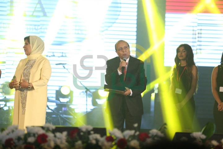 بالصور.. تكريم نجوم الفن و الرياضة المشاهير في حفل تخرج طلاب طيبة ٢٠١٧ بالصور.. تكريم نجوم الفن و الرياضة المشاهير في حفل تخرج طلاب طيبة ٢٠١٧