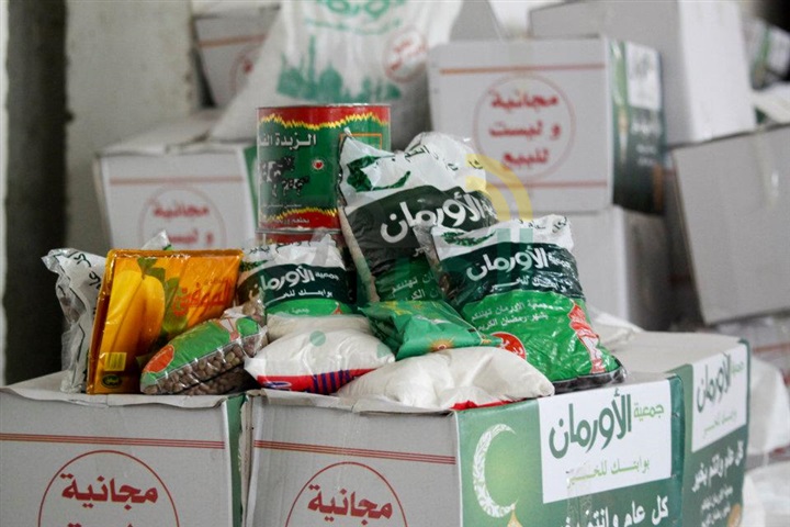 الأورمان توزع كراتين مواد غذائية على 200 ألف أسرة