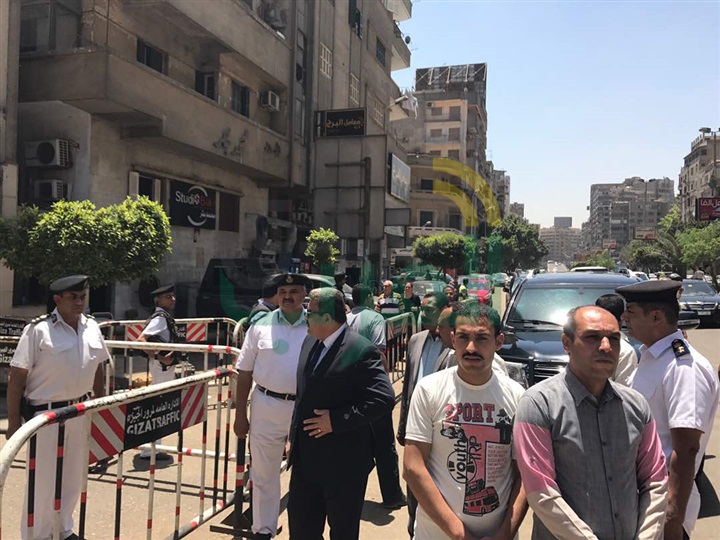 بالصور.. مدير أمن الجيزة يتفقد تأمين الكنائس 