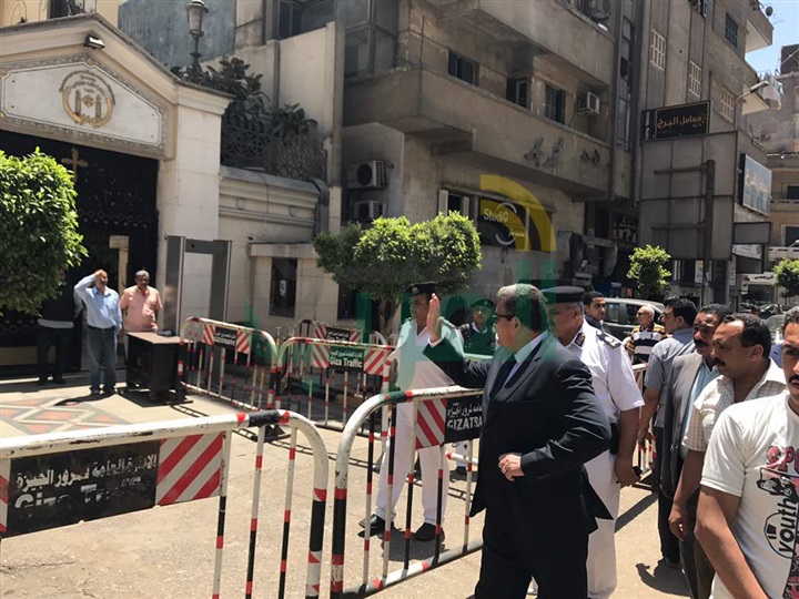 بالصور.. مدير أمن الجيزة يتفقد تأمين الكنائس 