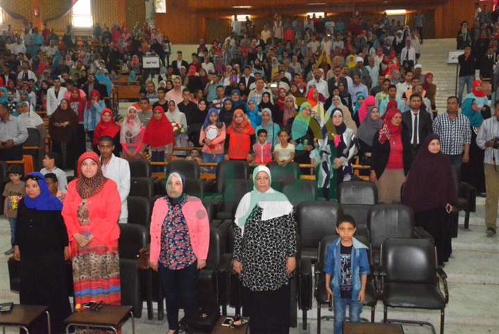 بالصور.. جامعة أسيوط تشهد حفل تخرج الدفعة الـ30 من طلاب "التمريض"