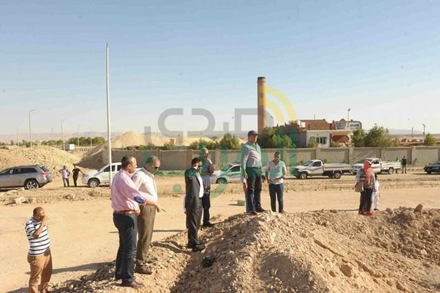 بالصور..محافظ الأقصر يتفقد المنطقة الصناعية بالبغدادى