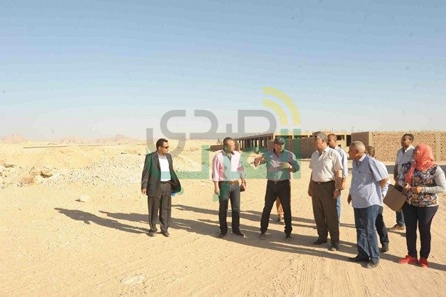 بالصور..محافظ الأقصر يتفقد المنطقة الصناعية بالبغدادى