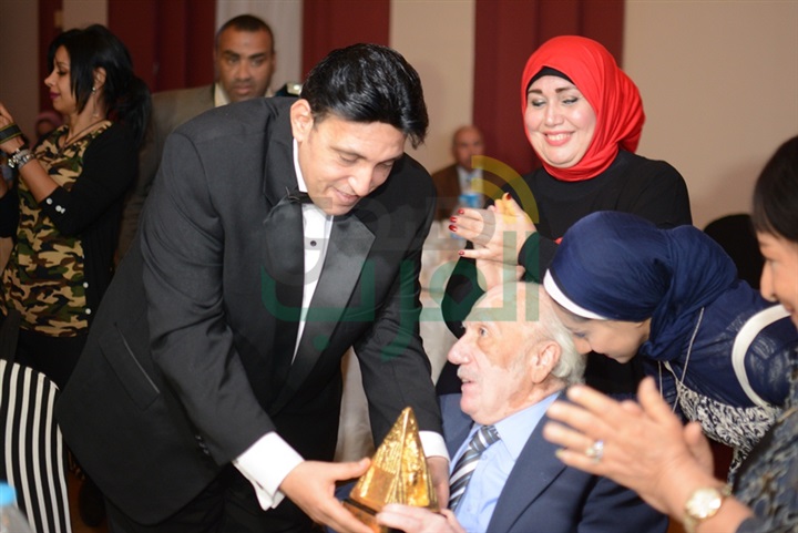 بالصور.. تكريم سليم سحاب والكنيسي في احتفالية "عيد الأب" بالصور.. تكريم سليم سحاب والكنيسي في احتفالية "عيد الأب"