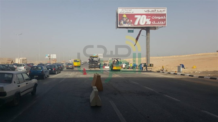 بالصور.. هبوط أرضي يتسبب في كثافات مرورية بـ"محور المشير"
