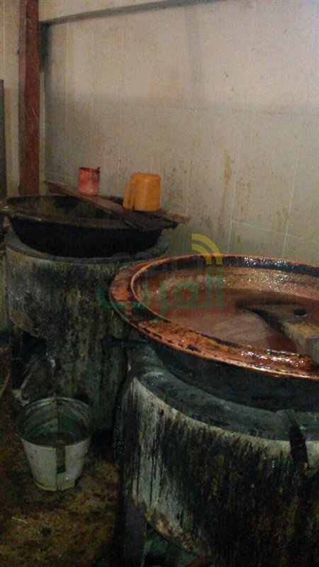 بالصور.. ضبط 6 أطنان "مصاصة" و"بسكويت" فاسدة بأبو النمرس