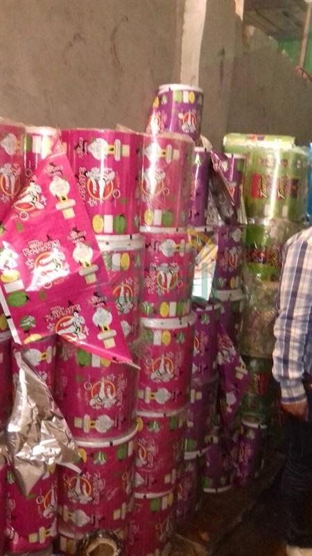 بالصور.. ضبط 6 أطنان "مصاصة" و"بسكويت" فاسدة بأبو النمرس