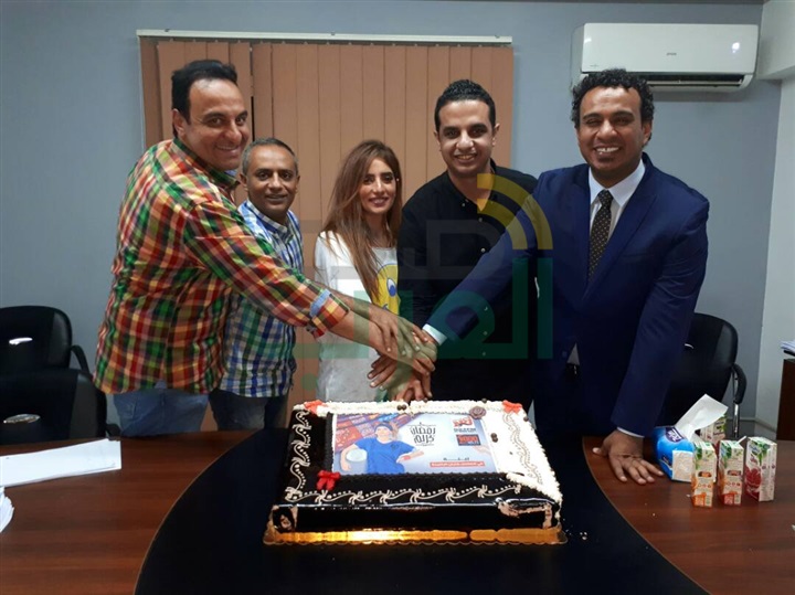 بالصور.. زينة تحتفل بتسجيل مسلسلها الإذاعي "كابتن فرشيحة" بالصور.. زينة تحتفل بتسجيل مسلسلها الإذاعي "كابتن فرشيحة"