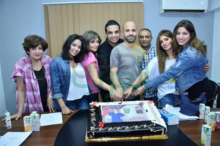 بالصور.. زينة تحتفل بتسجيل مسلسلها الإذاعي "كابتن فرشيحة" بالصور.. زينة تحتفل بتسجيل مسلسلها الإذاعي "كابتن فرشيحة"