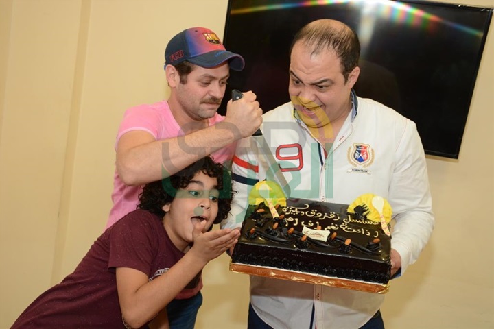 إدوارد وشريف باهر ومذعين نغم أف أم في مسلسل "زقزوق وبكيزة" إدوارد وشريف باهر ومذعين نغم أف أم في مسلسل "زقزوق وبكيزة"