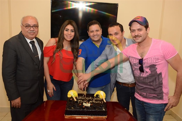 إدوارد وشريف باهر ومذعين نغم أف أم في مسلسل "زقزوق وبكيزة" إدوارد وشريف باهر ومذعين نغم أف أم في مسلسل "زقزوق وبكيزة"