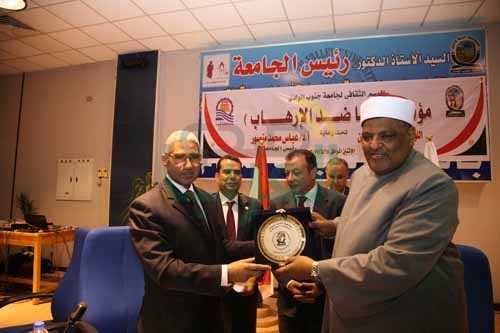 بالصور.. مؤتمر " قنا ضد الإرهاب "يرسل برقية تأييد للسيسي 