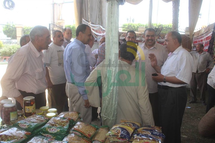 بالصور.. مساعد محافظ كفر الشيخ يتفقد التجهيزات النهائية لمعرض "أهلا رمضان" بدسوق