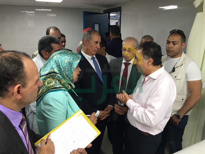 وزير الصحة يتفقد التجهيزات النهائية بمستشفى شلاتين المركزي تمهيداً لافتتاحها