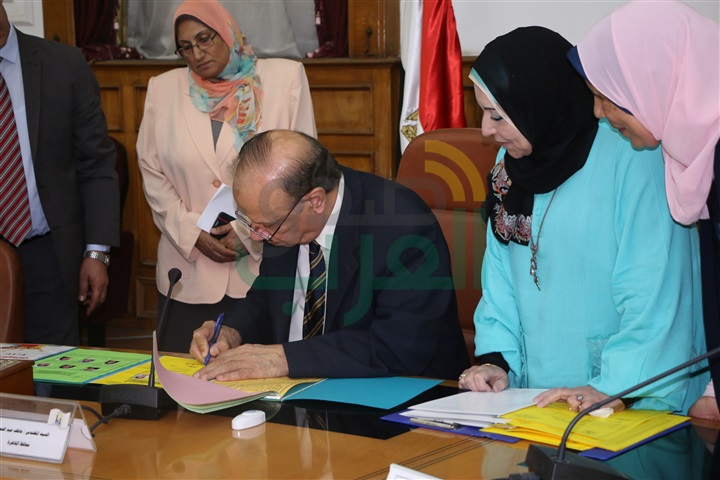 بالصور.. محافظ القاهرة يعتمد نتيجة "الابتدائية" بنسبة نجاح 88.9%