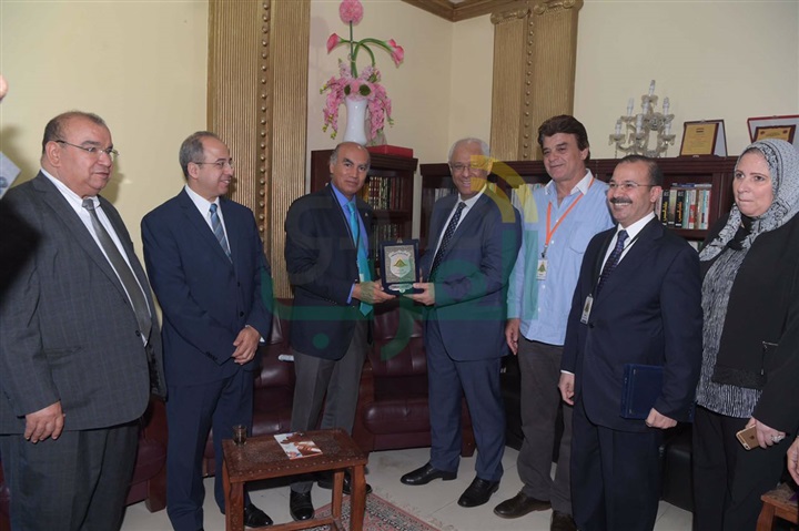 بالصور.. جامعة بنها تشارك في معرض التعليم العالى بالكويت