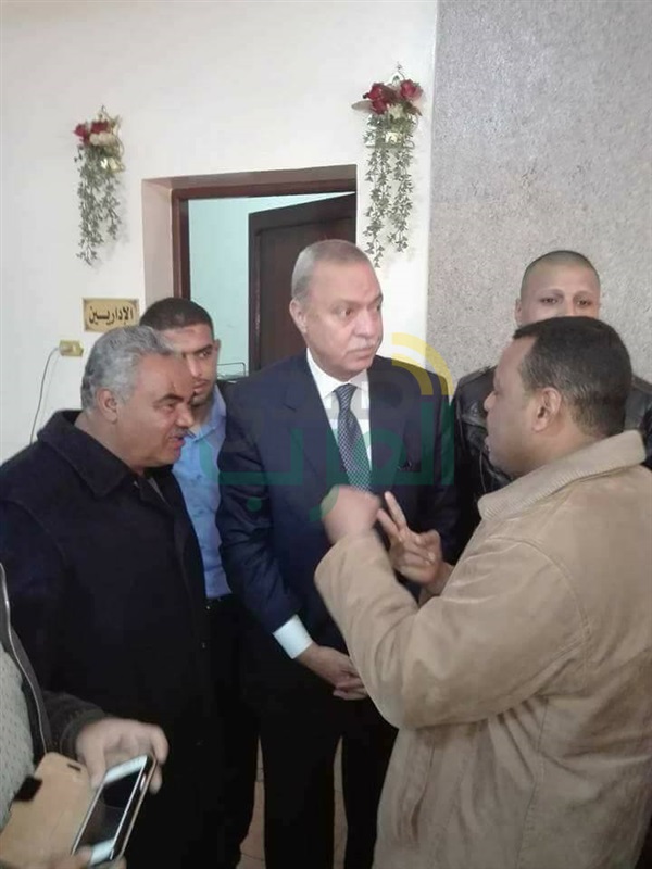  تداول صور جديدة يكشف حقيقة العم " حمام " الذي قاطع السيسي خلال زيارته لقنا