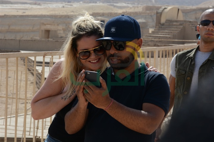 بالصور.. عائلة "رونالدو" مع كامل أبو علي في زيارة سياحية للأهرامات بالصور.. عائلة "رونالدو" مع كامل أبو علي في زيارة سياحية للأهرامات