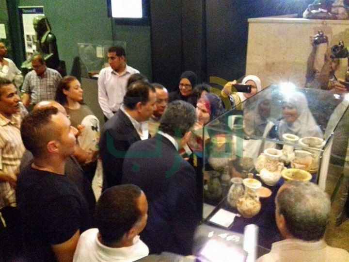 بالصور..  وزير الآثار ومحافظ الاقصر يفتتحان معرض المقتنيات الجديدة