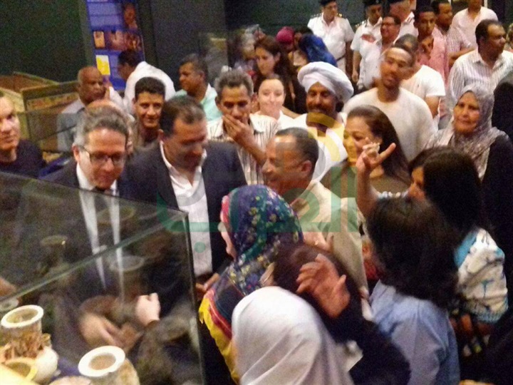 بالصور..  وزير الآثار ومحافظ الاقصر يفتتحان معرض المقتنيات الجديدة