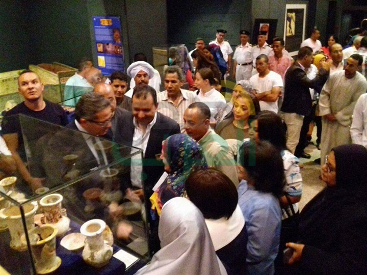 بالصور..  وزير الآثار ومحافظ الاقصر يفتتحان معرض المقتنيات الجديدة