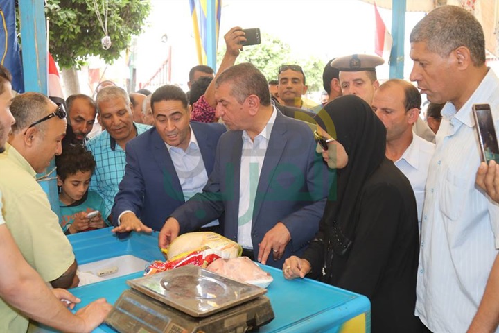 بالفيديو والصور.. محافظ كفر الشيخ يفتتح معرض "أهلاً رمضان" بالحامول