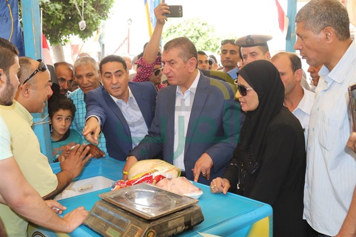 بالفيديو والصور.. محافظ كفر الشيخ يفتتح معرض "أهلاً رمضان" بالحامول
