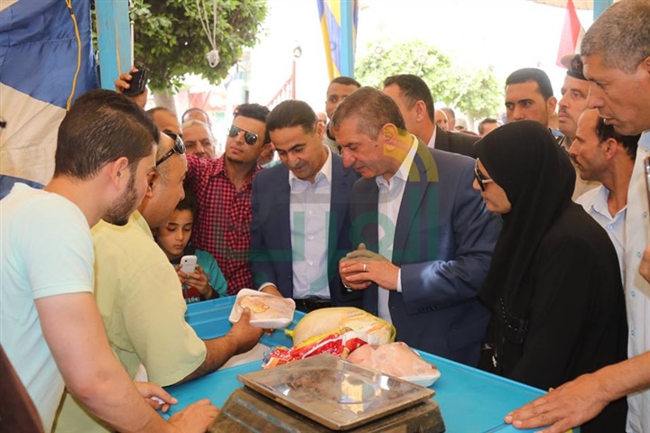 بالفيديو والصور.. محافظ كفر الشيخ يفتتح معرض "أهلاً رمضان" بالحامول